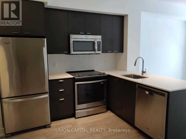 Building Photo - 30 Roehampton Ave