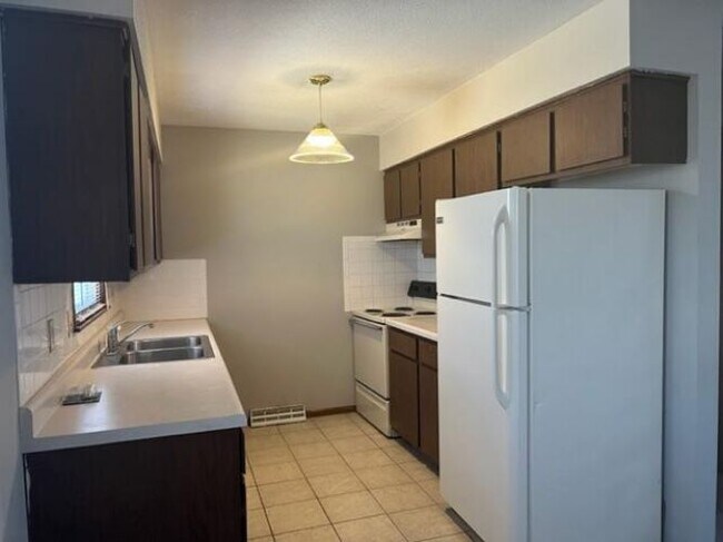 Building Photo - 1712 Garden Dr