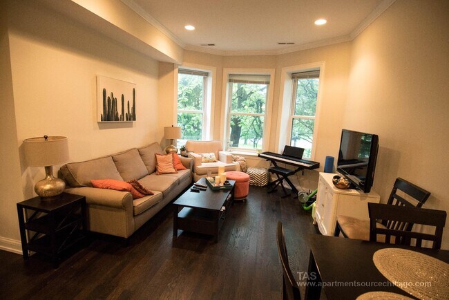 Foto del edificio - 2555 W Logan Blvd