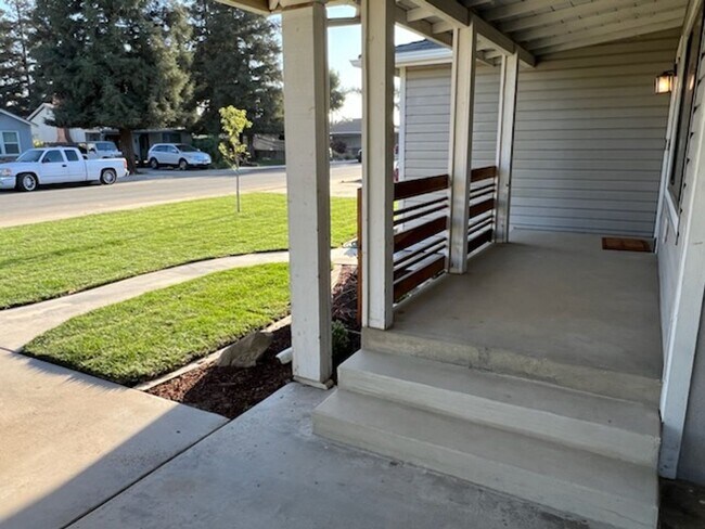 Foto del edificio - Beautiful Home for rent in Tulare, Ca