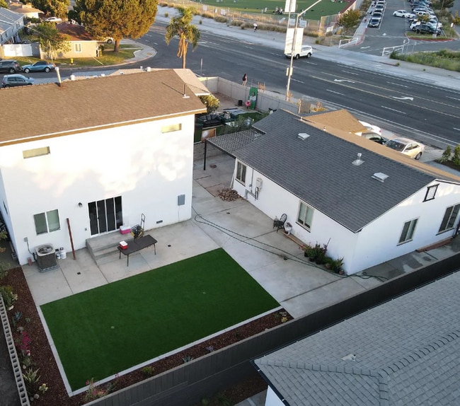 Building Photo - 4BD/2BA on Montezuma!!