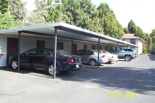 Building Photo - 532 E Alder St