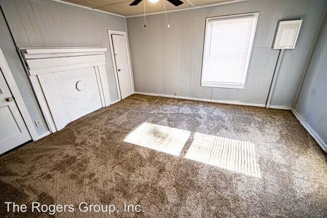 Building Photo - 2 br, 1 bath House - 95 Ellington Rd.