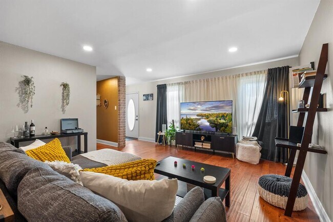Foto del edificio - 9009 N Plaza