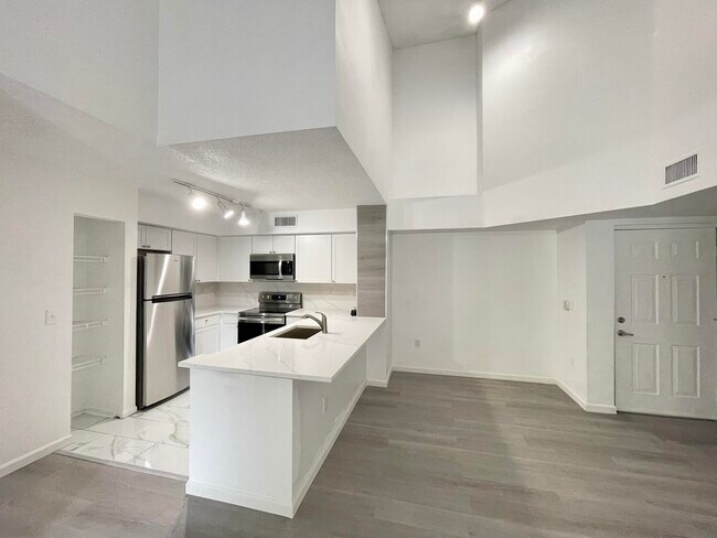 Building Photo - 7832 Sonoma Springs Cir