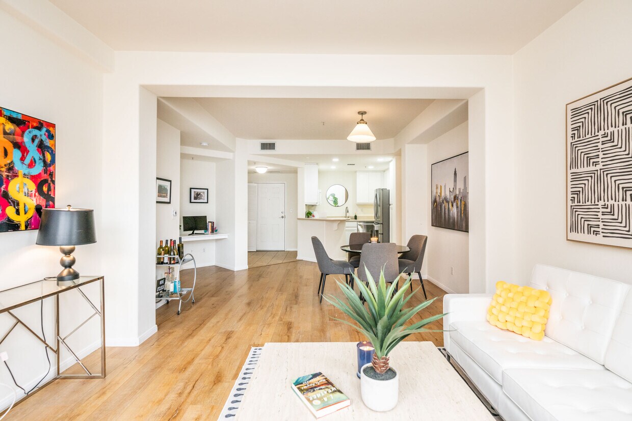 Foto principal - 350 K St