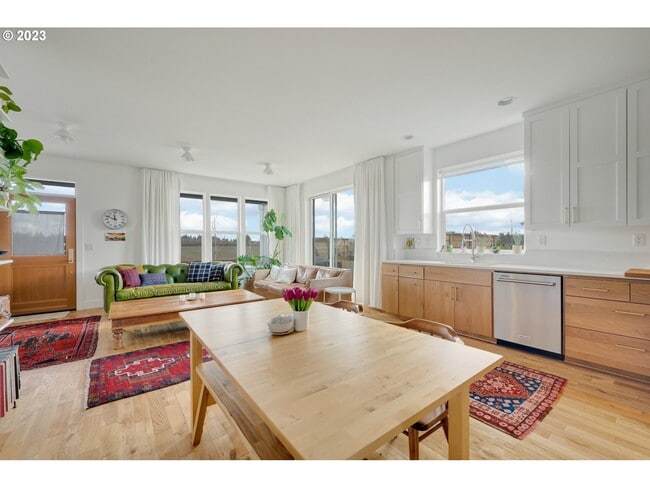 Building Photo - 3593 NE McDonald Ln