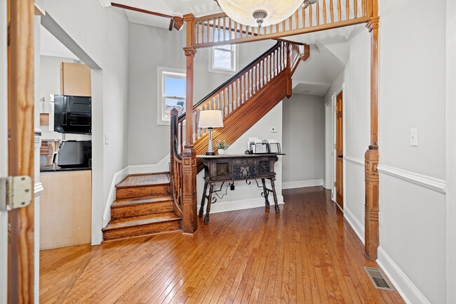 Photo - 547 Florida Ave NE House