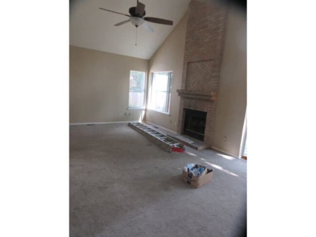 Building Photo - Single Family Home
