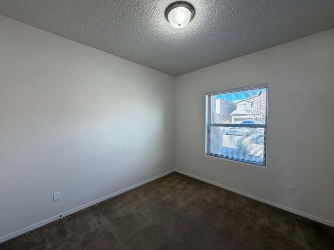 Foto del edificio - 3 Bedroom Single Story Home Near Unser Blvd NW & Paradise Blvd NW!
