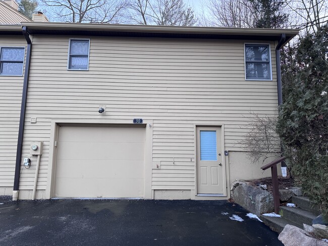 Building Photo - 30 E Bluff Rd