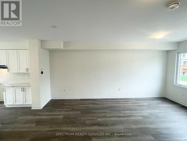 Building Photo - 5 Hine Rd