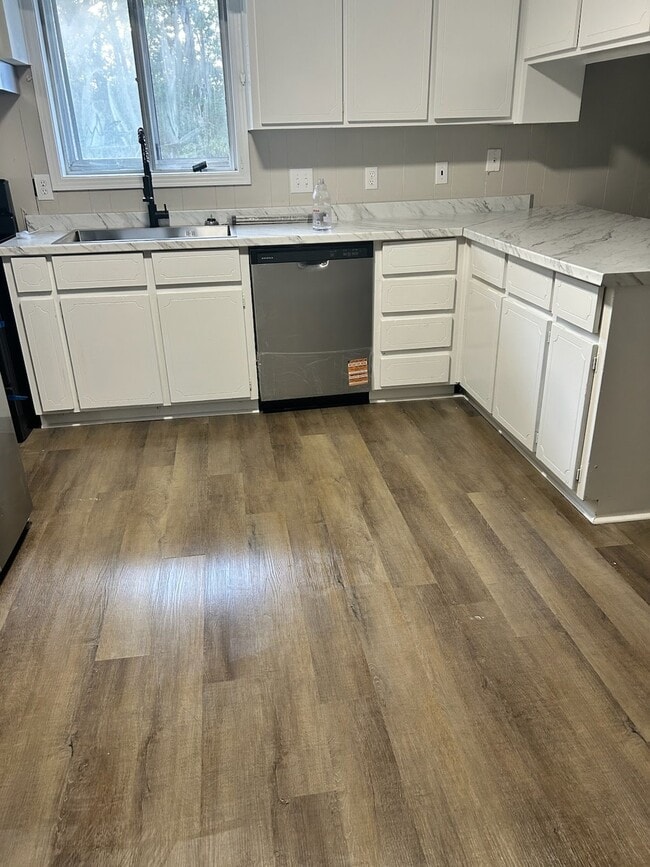 Building Photo - 607 N Browder St