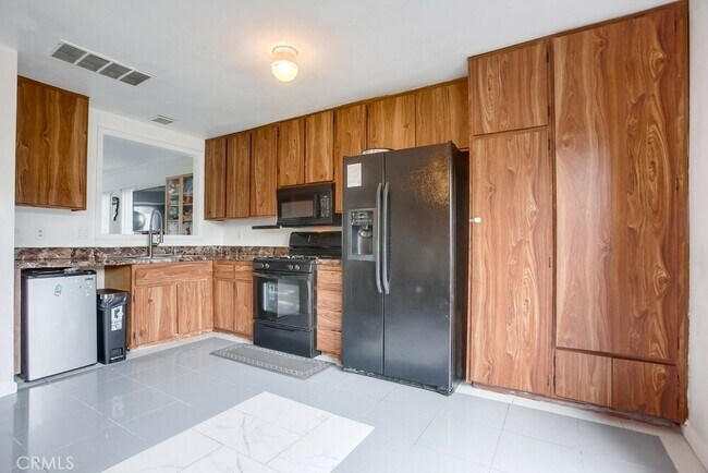 Foto del edificio - 902 S Downey Pl