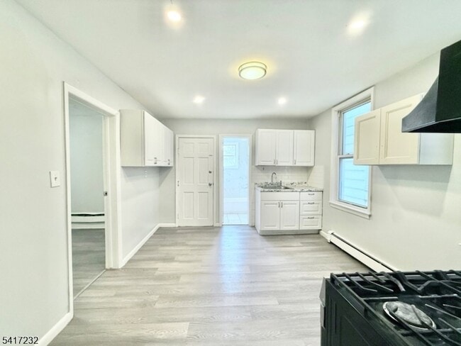 Building Photo - 46 Hawkins St