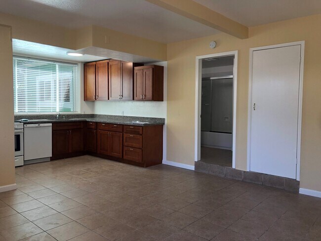 Building Photo - 130-142 Underhill Drive