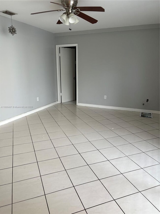 Foto del edificio - 16531 NE 35th Ave