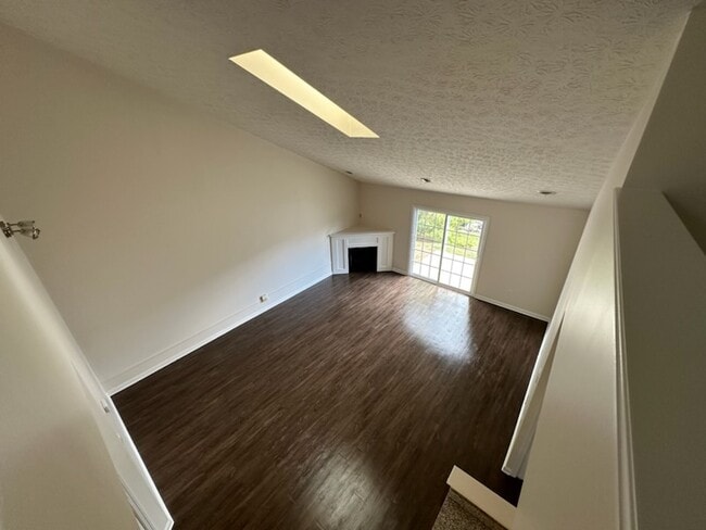 Building Photo - Village of Amesbury