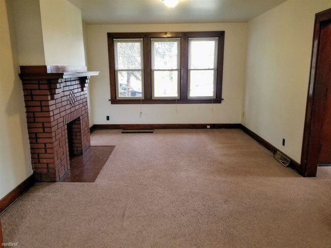 Foto del edificio - 3 br, 1 bath Duplex - 223 Whipple Street