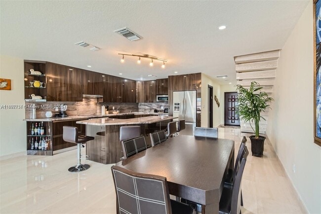 Foto del edificio - 3864 NE 167th St