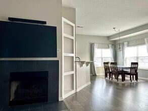 Building Photo - 3225 Rossmore Cir