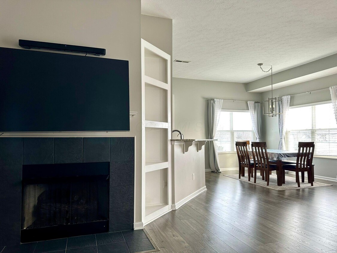 Primary Photo - 3225 Rossmore Cir