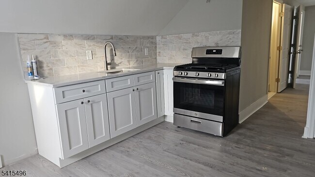 Foto del edificio - 18 Eagle Ave