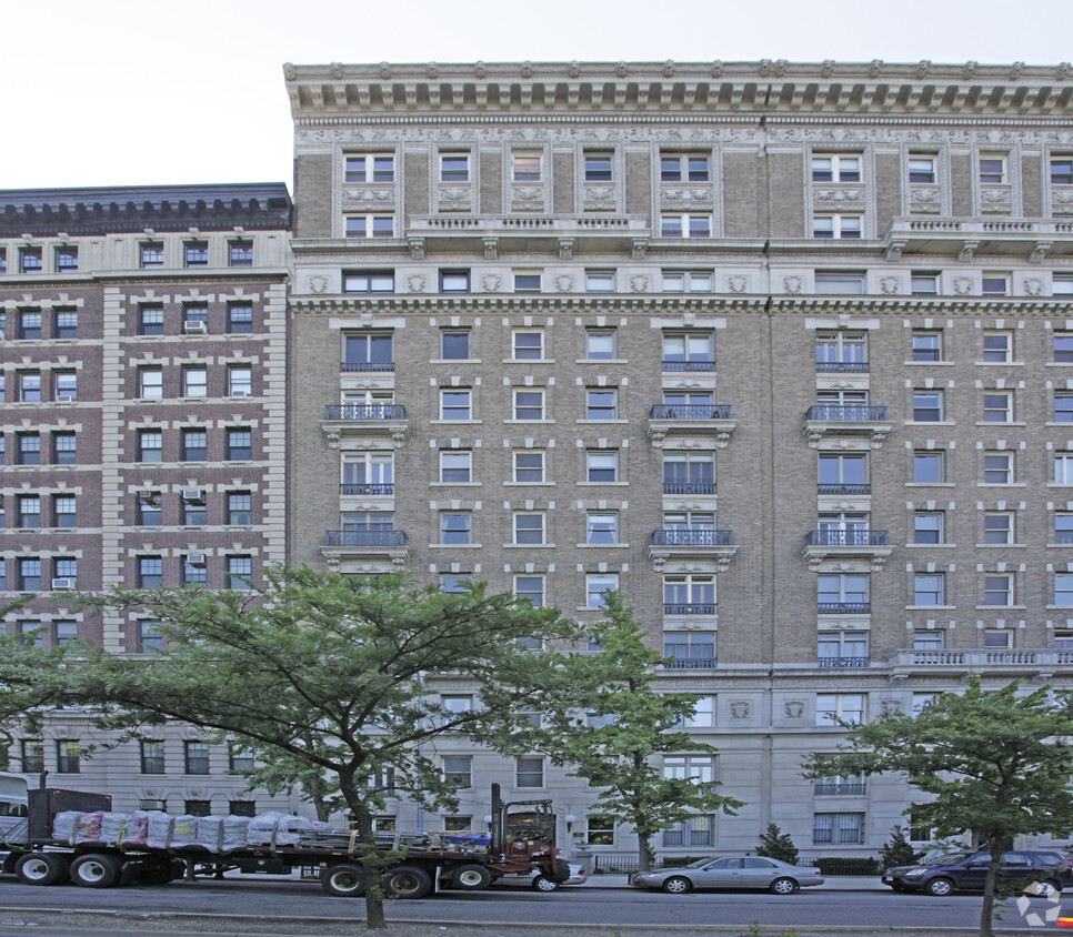 Building Photo - Shore View