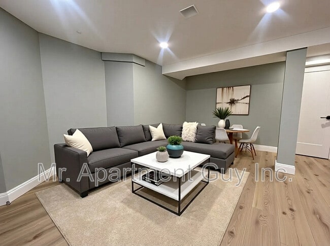 Photo du bâtiment - 2531 Cavendish Dr