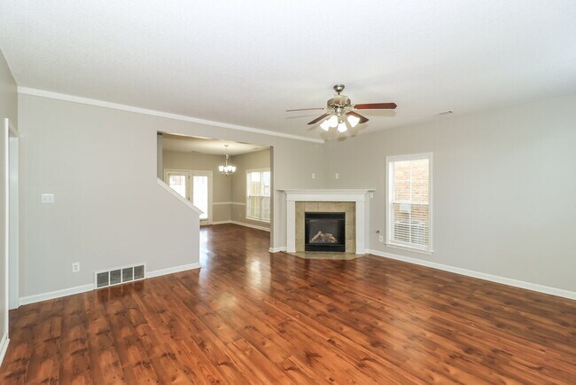 Building Photo - 10176 Evening Hill Dr