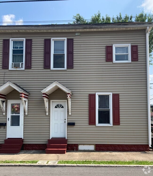 Building Photo - 314 11th St
