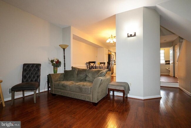 Building Photo - 124 Hamlet Dr