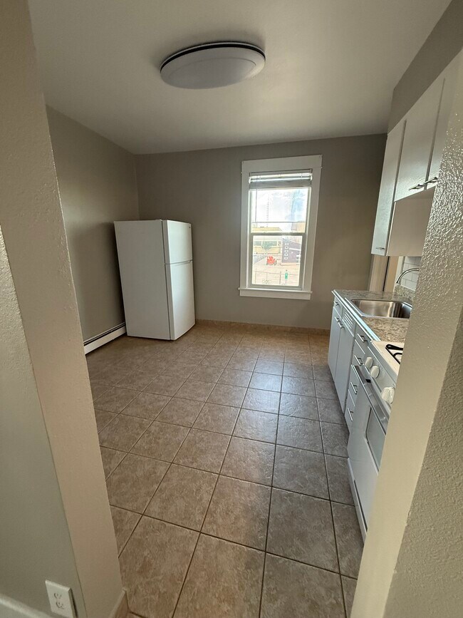 Kitchen 1 - 1712 Oneil Ave