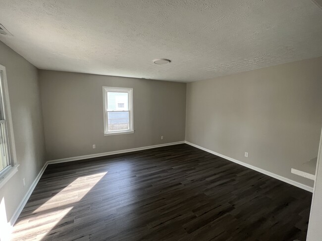 Building Photo - 1408 Doris Dr