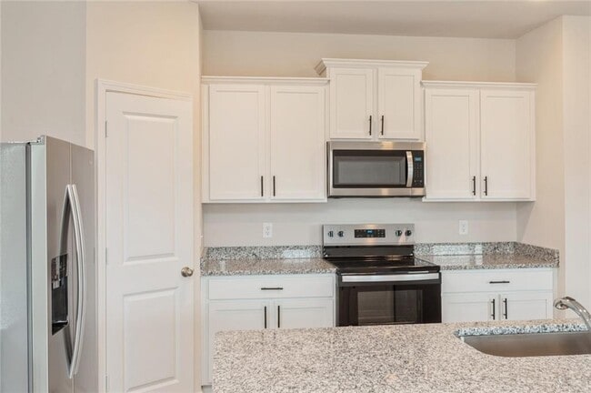 Building Photo - 611 Mackenzie Cv