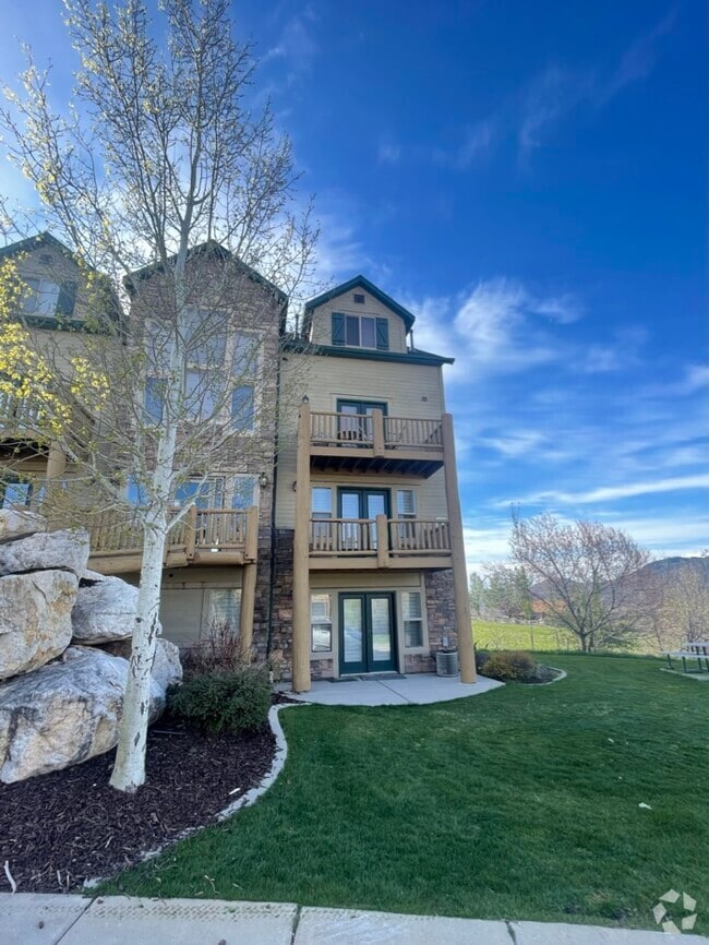 Building Photo - 3524 N Fox Run