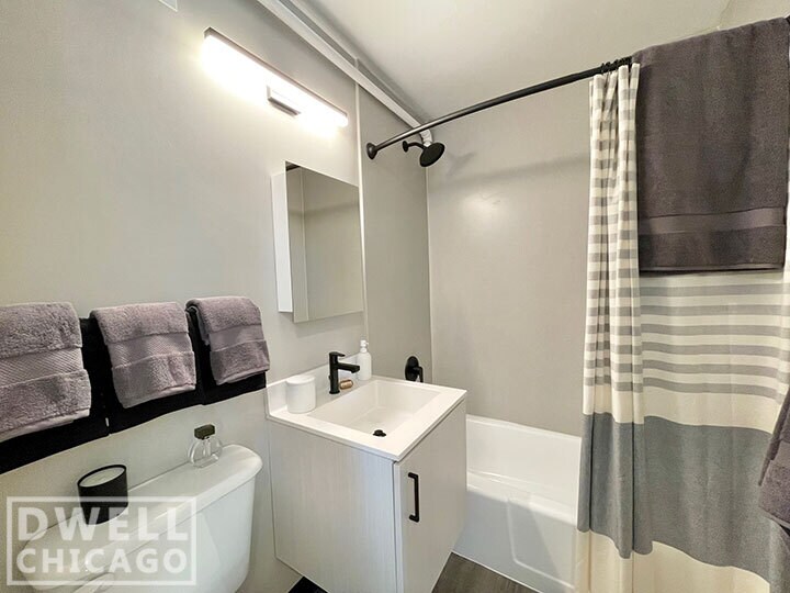 Foto principal - 713 S Seeley St