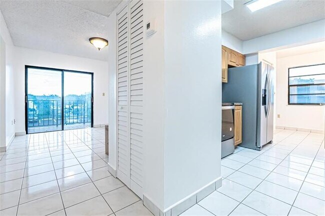 Foto del edificio - 1470 W 41st St