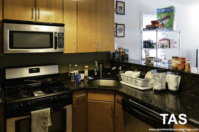 Foto del edificio - 3023 N Oakley Ave