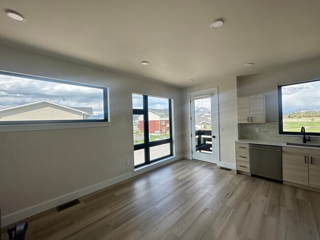 Building Photo - 2352 Vaquero Parkway #208