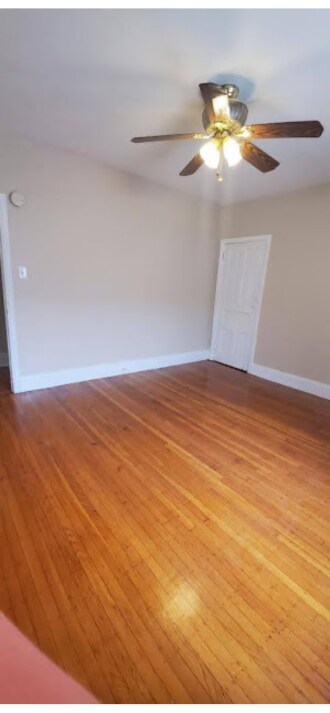 Sala de estar - 113 N 50th St