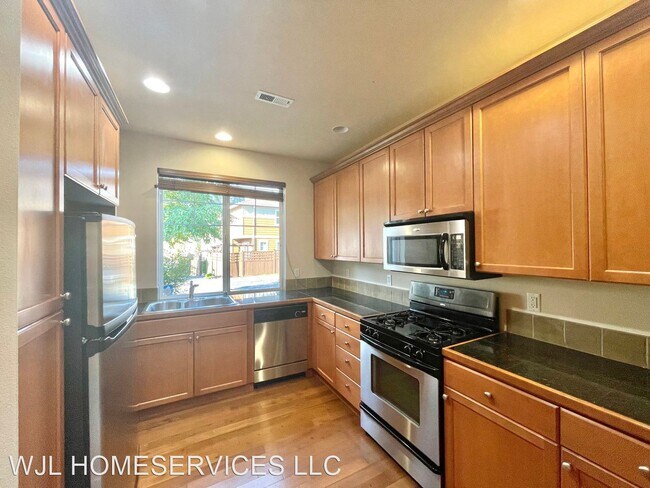 Building Photo - 2 br, 2.5 bath House - 14821 10th Ave SE