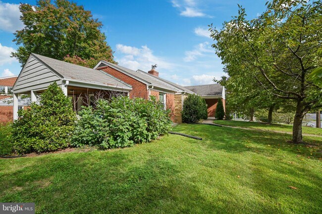 Building Photo - 917 Dale Dr