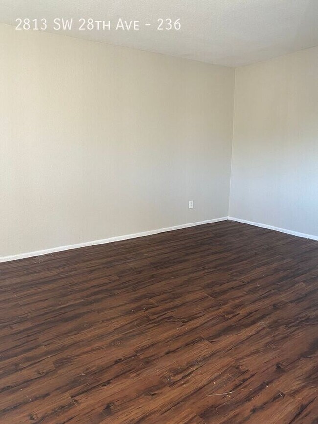 Foto del edificio - 2813 SW 28th Ave