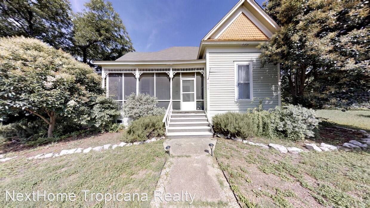 Primary Photo - 3 br, 3 bath House - 616 N Beal St