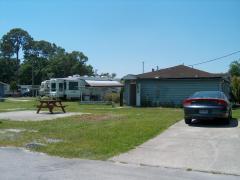 Building Photo - Lakeland Village