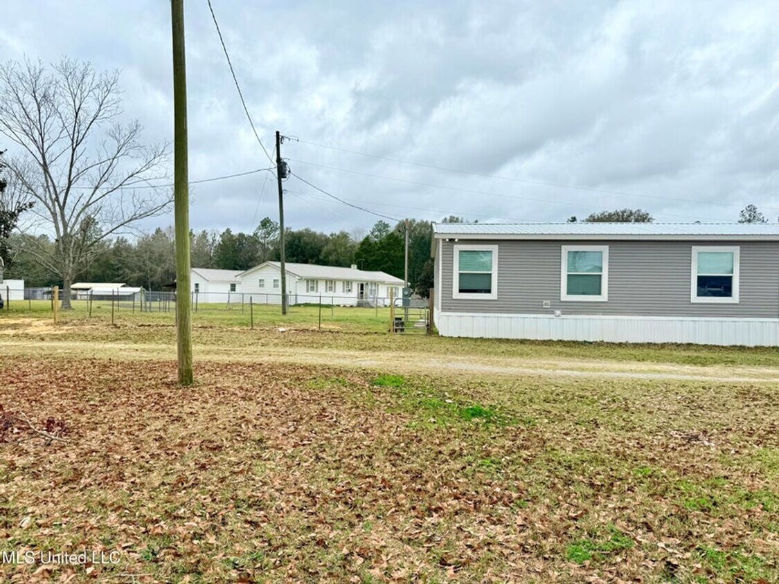 Primary Photo - Spacious 5-Bedroom Home on Half an Acre