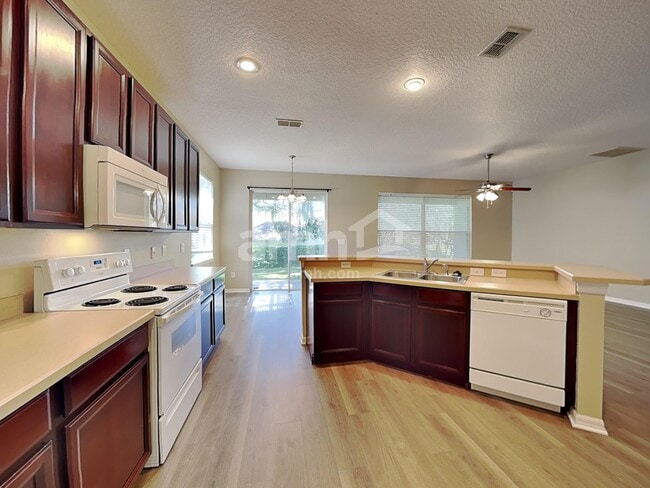 Foto del edificio - 508 Azalea Bloom Dr