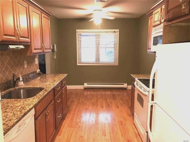 Building Photo - 606 Gotham Dr