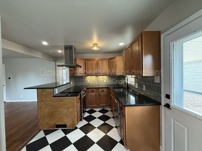 Building Photo - 4648 S Lincoln St